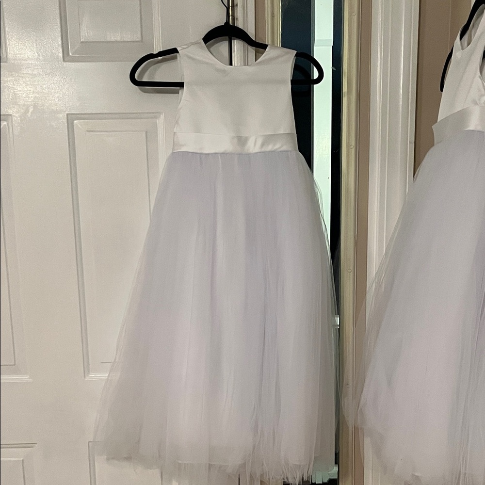 Elegant White Kids Flower Girl Dress. Satin and tulle.